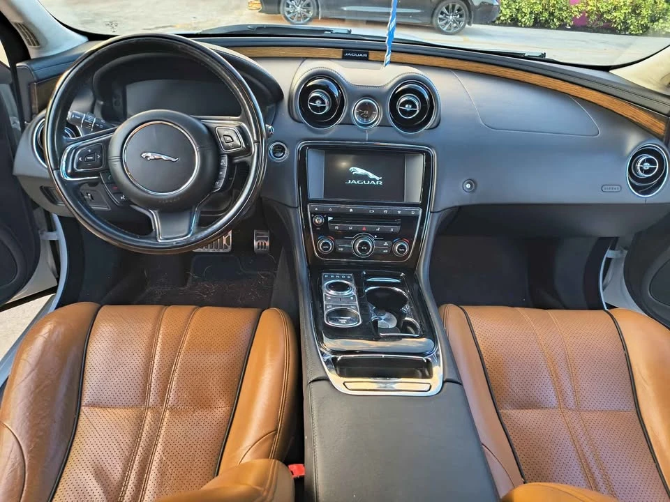 2016 Jaguar X351 XJ - Image 8 of 10