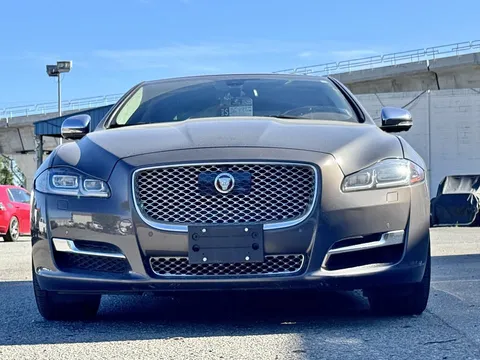 2016 Jaguar XJL Luxury Sedan