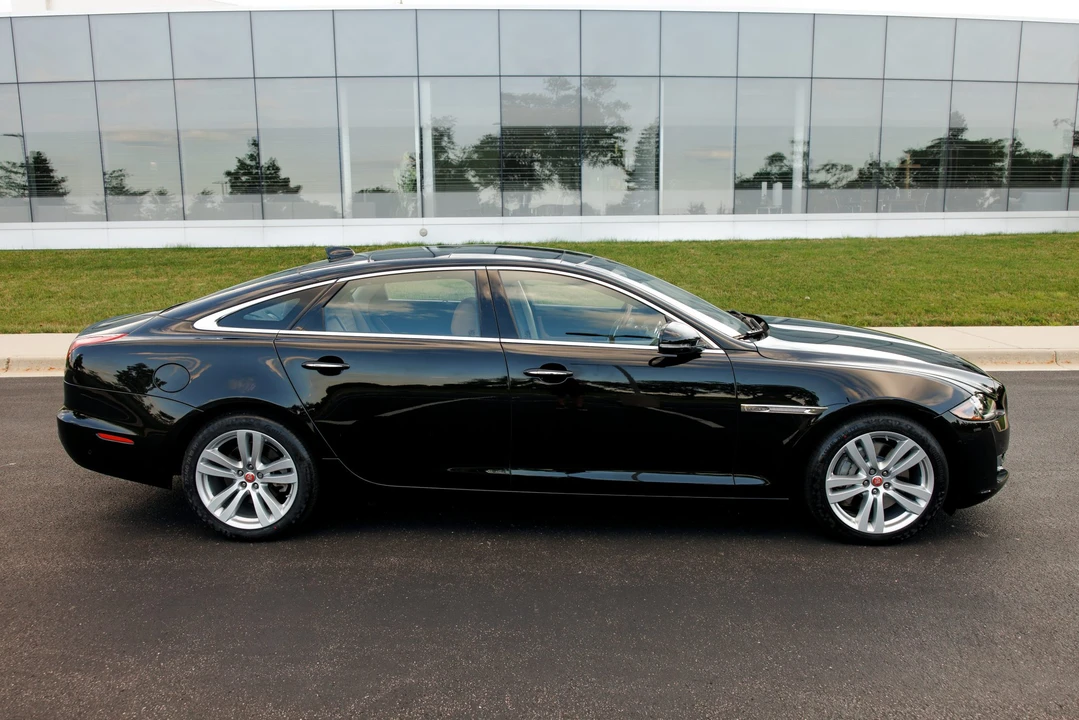 2016 Jaguar X351 XJ - Image 15 of 31