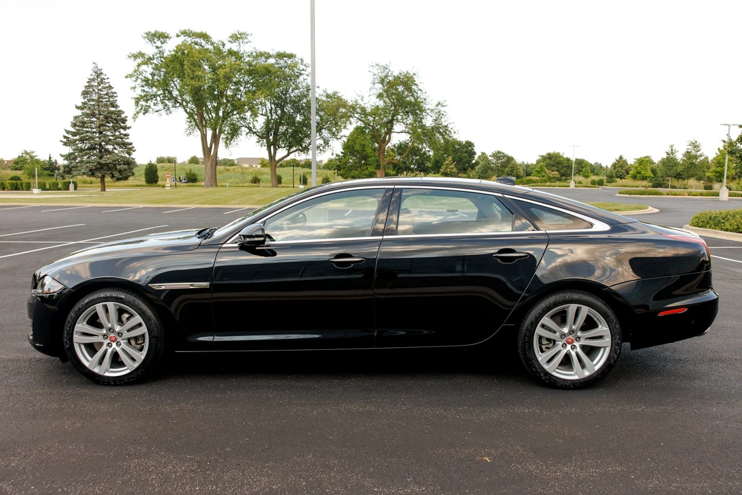 2016 Jaguar X351 XJ - Image 11 of 31