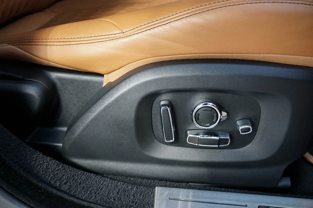 2016 Jaguar X351 XJ - Image 23 of 31
