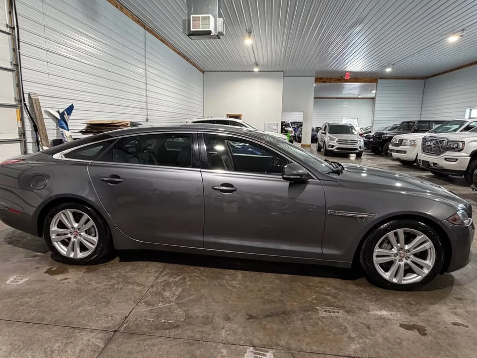 2016 Jaguar XE - Image 4 of 20