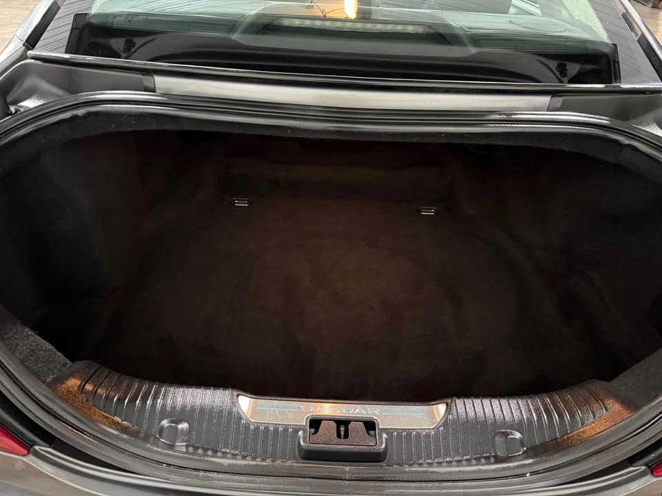 2016 Jaguar XE - Image 9 of 20