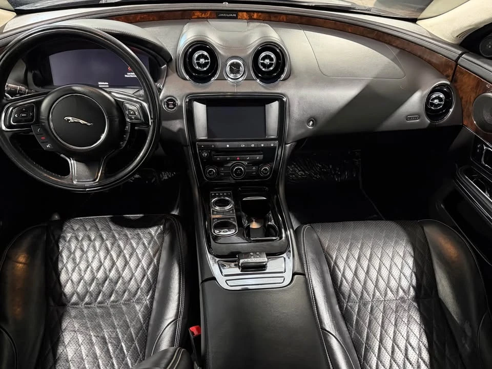 2016 Jaguar XE - Image 10 of 20