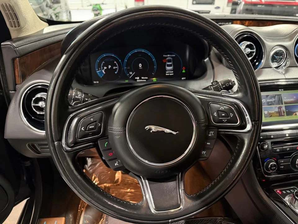 2016 Jaguar XE - Image 16 of 20