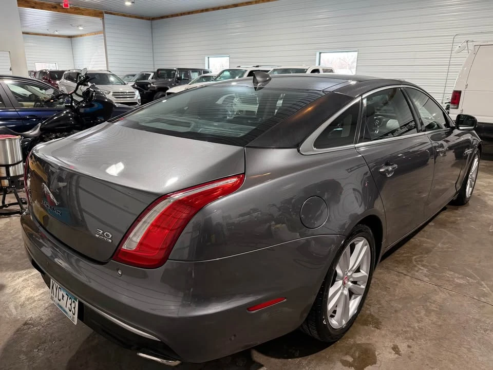 2016 Jaguar XE - Image 5 of 20