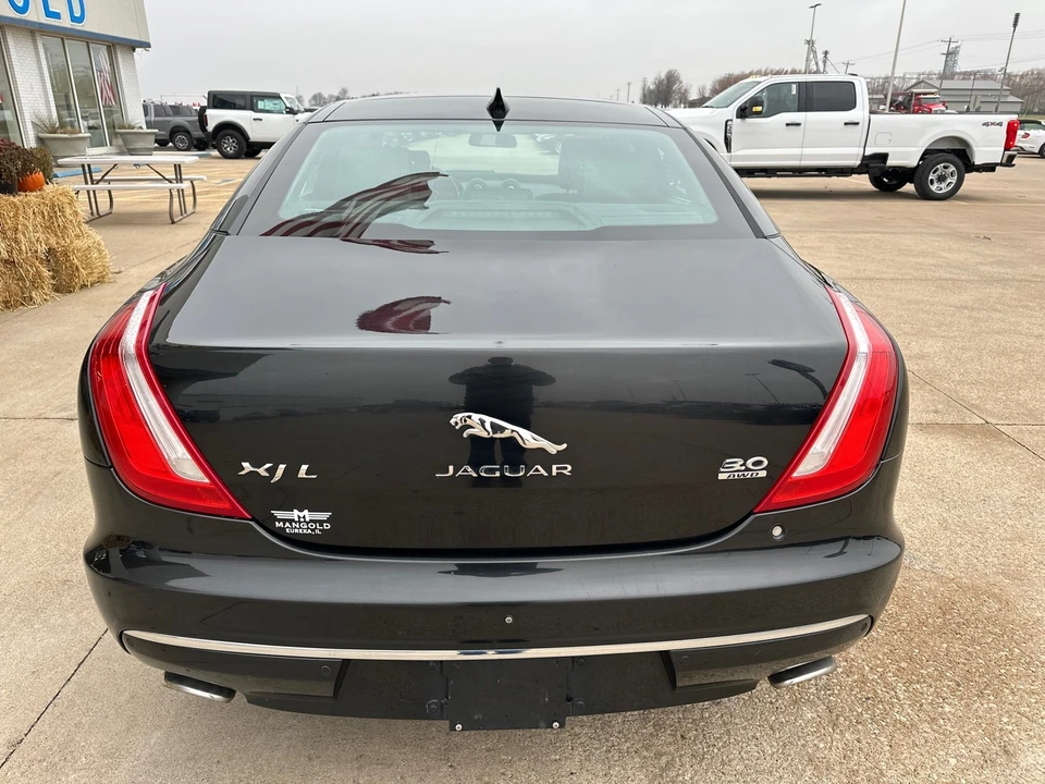 2016 Jaguar X351 XJ - Image 9 of 12