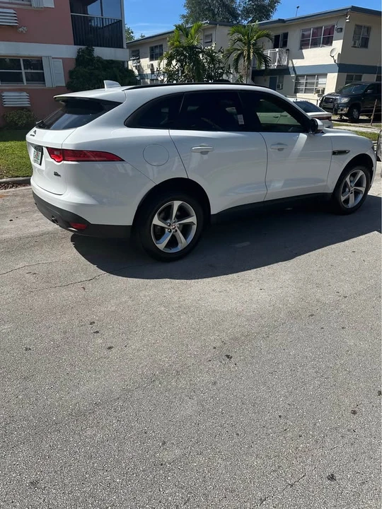 2016 Jaguar F-Pace - Image 3 of 12