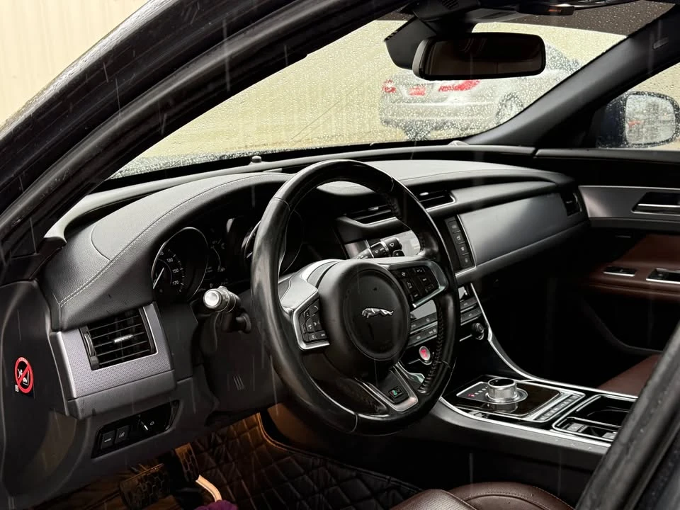 2016 Jaguar X260 XF - Image 14 of 20