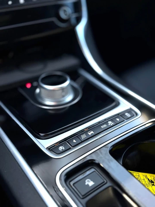 2016 Jaguar X260 XF - Image 13 of 14