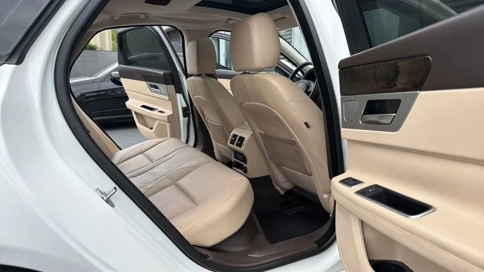 2016 Jaguar X260 XF - Image 12 of 13