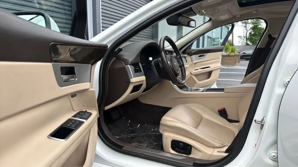 2016 Jaguar X260 XF - Image 9 of 13