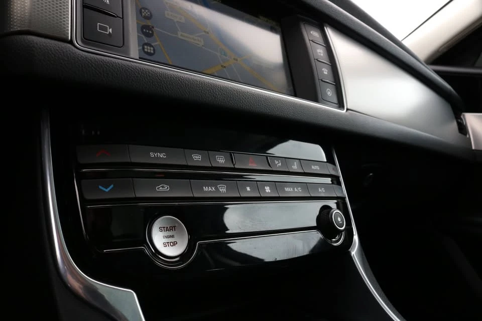 2016 Jaguar X260 XF - Image 13 of 20