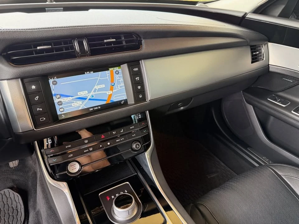 2016 Jaguar X260 XF - Image 16 of 21