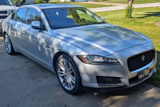 2016 Jaguar XF Luxury