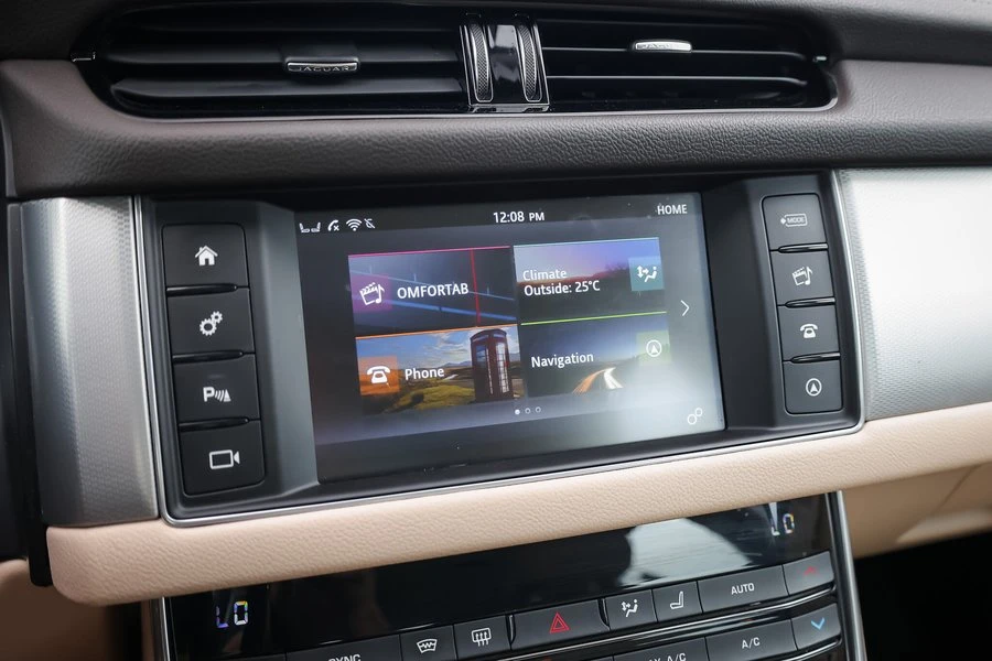 2016 Jaguar X260 XF - Image 18 of 18