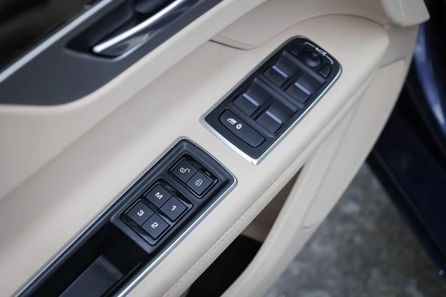2016 Jaguar X260 XF - Image 15 of 18