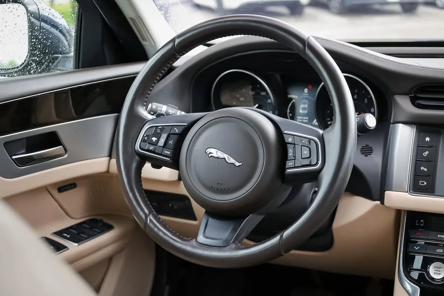 2016 Jaguar X260 XF - Image 14 of 18