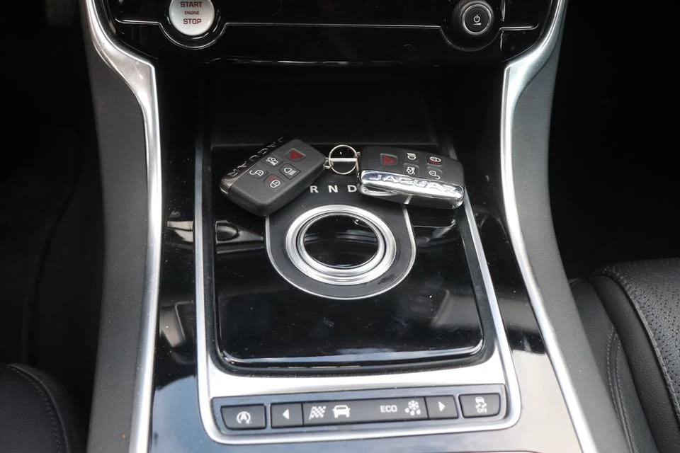 2016 Jaguar X260 XF - Image 15 of 15