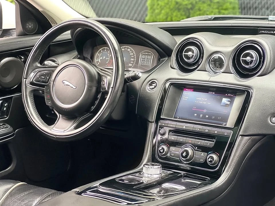2016 Jaguar X351 XJ - Image 6 of 10