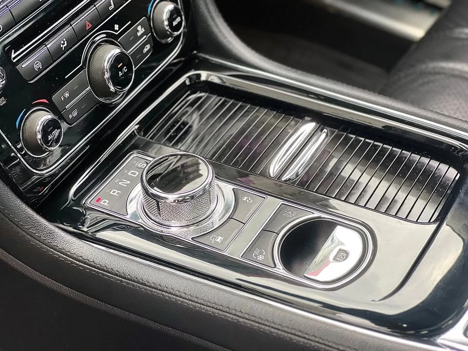 2016 Jaguar X351 XJ - Image 9 of 10