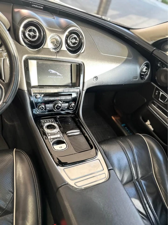 2016 Jaguar X351 XJ - Image 4 of 7