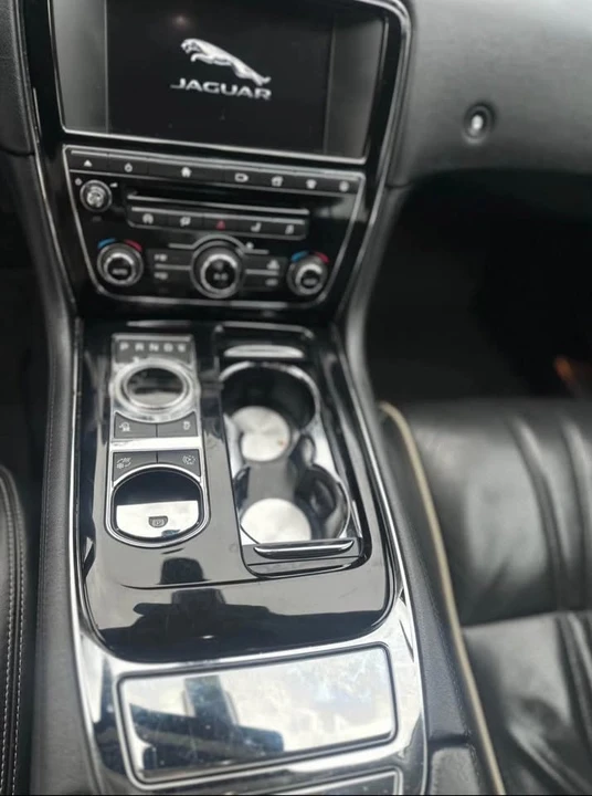 2016 Jaguar X351 XJ - Image 3 of 4
