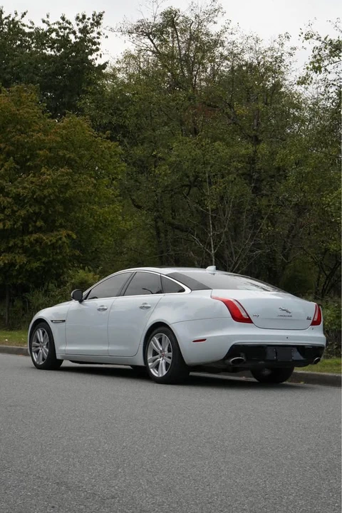 2016 Jaguar X351 XJ - Image 6 of 15