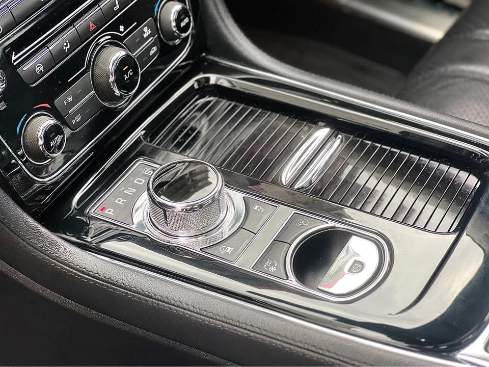 2016 Jaguar X351 XJ - Image 12 of 17