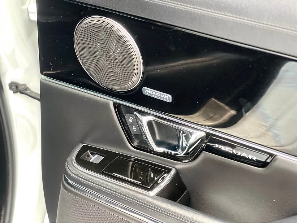 2016 Jaguar X351 XJ - Image 5 of 17
