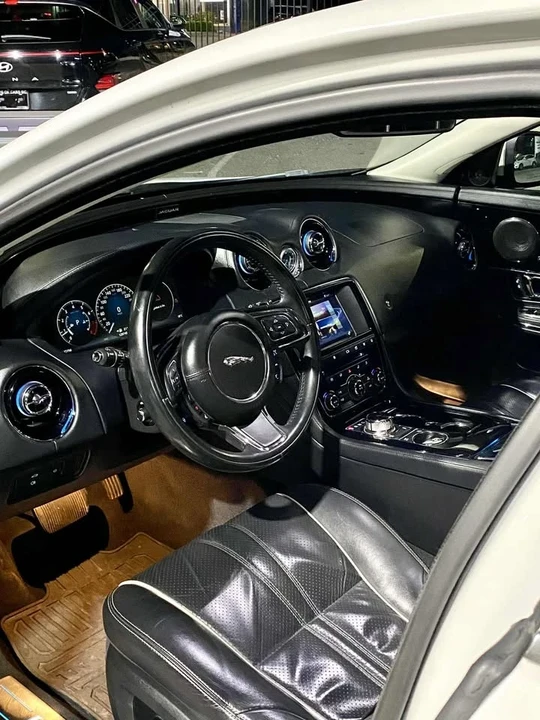 2016 Jaguar X351 XJ - Image 7 of 14