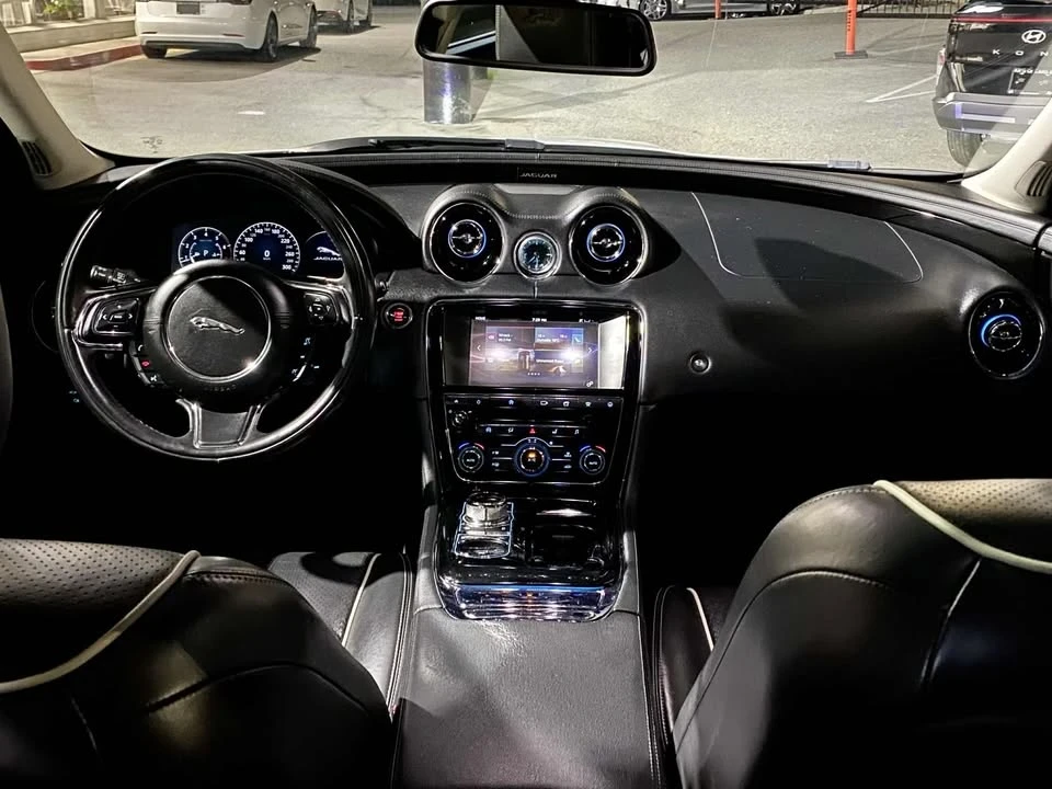 2016 Jaguar X351 XJ - Image 13 of 14