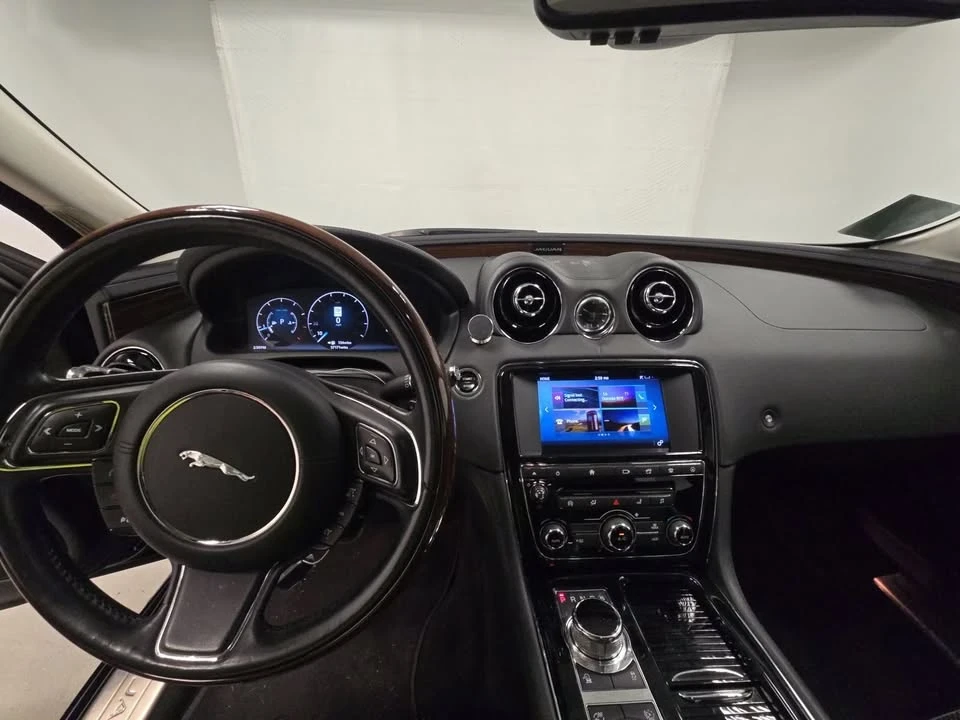 2016 Jaguar X351 XJ - Image 10 of 16