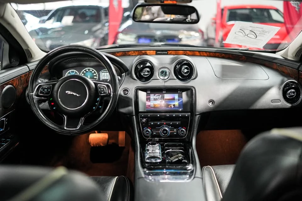 2016 Jaguar X351 XJ - Image 16 of 19