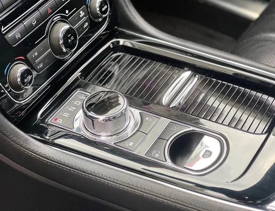 2016 Jaguar X351 XJ - Image 4 of 5