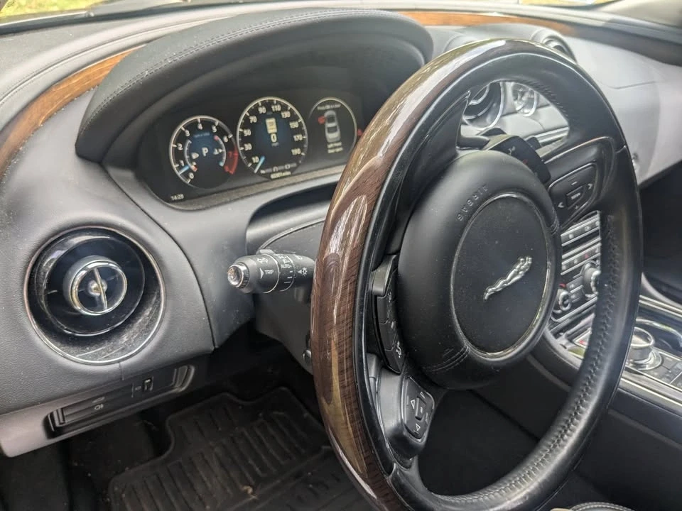2016 Jaguar X351 XJ - Image 11 of 18