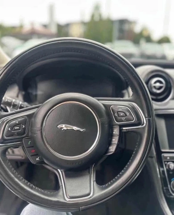 2016 Jaguar X351 XJ - Image 2 of 3