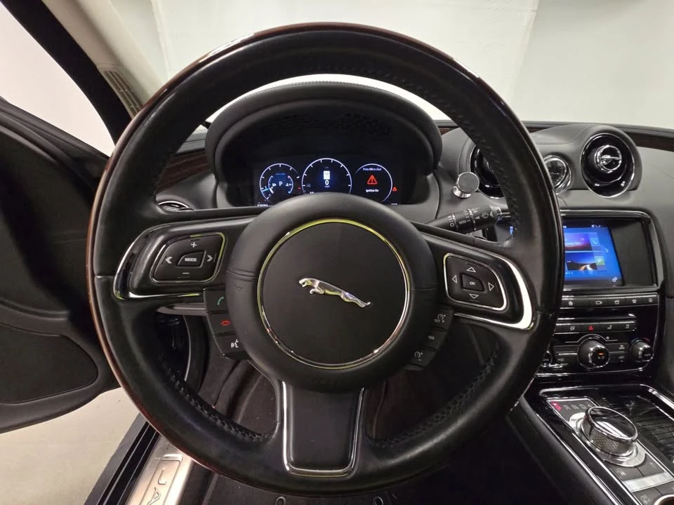 2016 Jaguar X351 XJ - Image 8 of 15