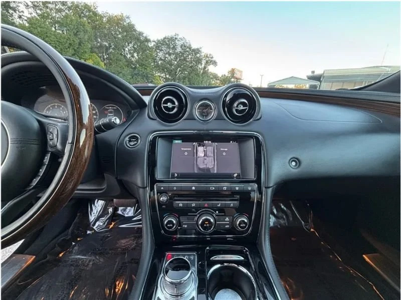 2016 Jaguar X351 XJ - Image 10 of 19