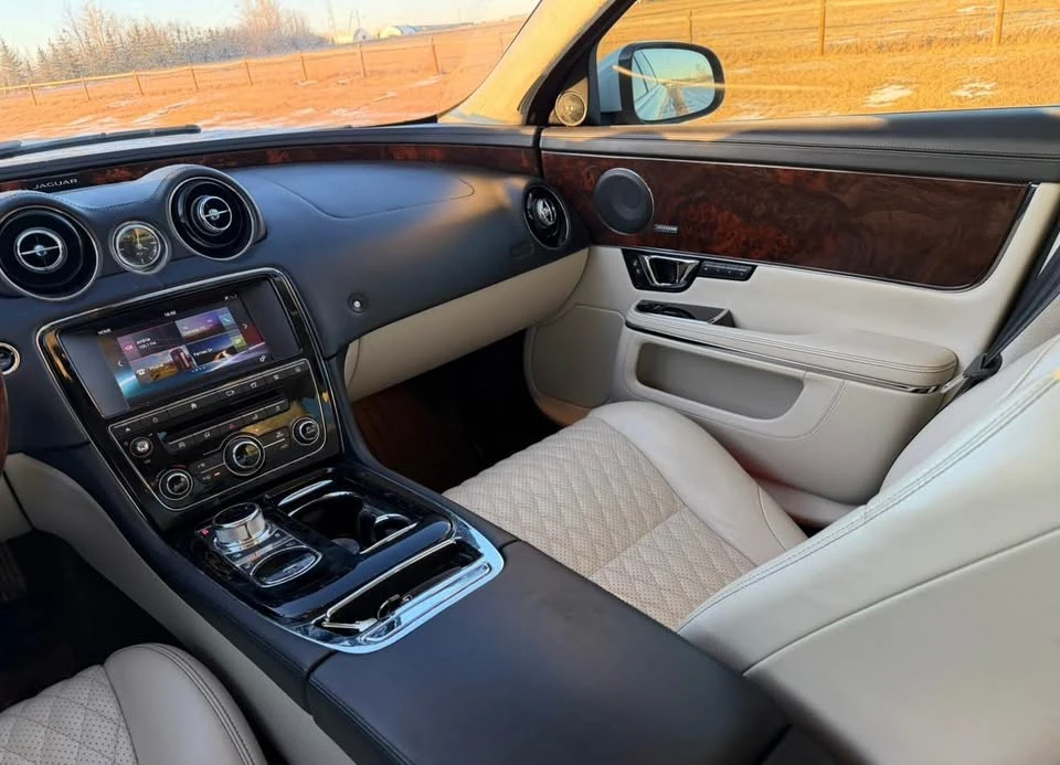 2016 Jaguar X351 XJ - Image 3 of 4