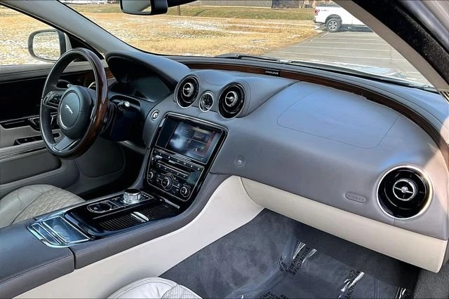 2016 Jaguar X351 XJ - Image 13 of 20