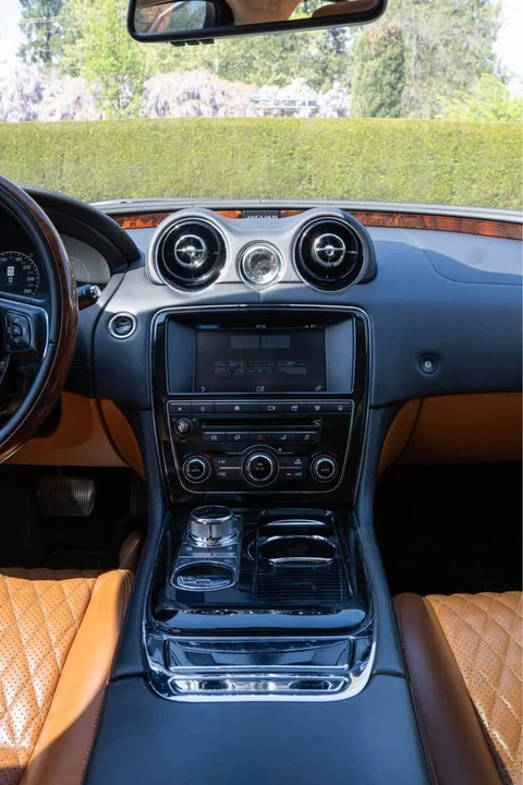 2016 Jaguar X351 XJ - Image 11 of 15