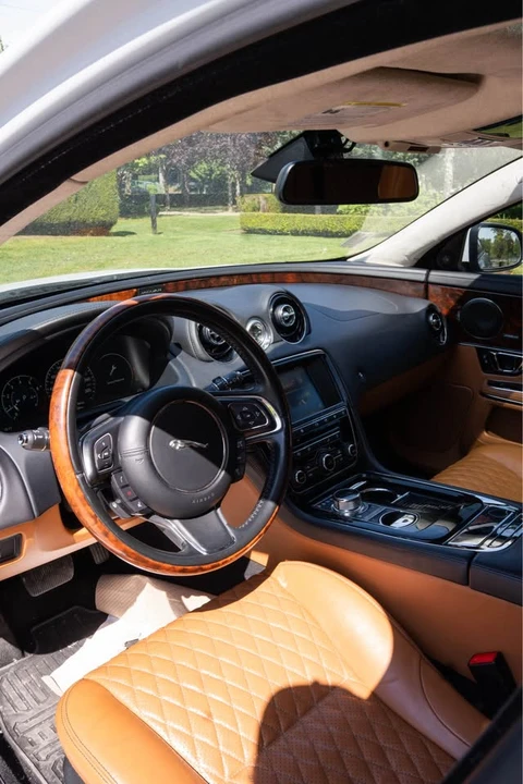 2016 Jaguar X351 XJ - Image 8 of 15
