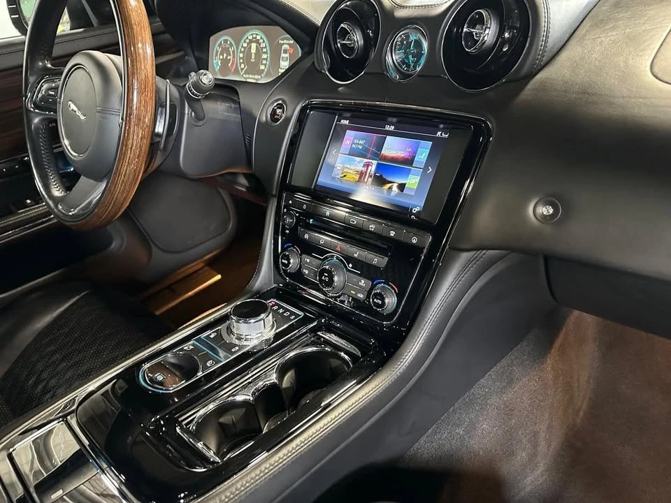 2016 Jaguar X351 XJ - Image 16 of 20