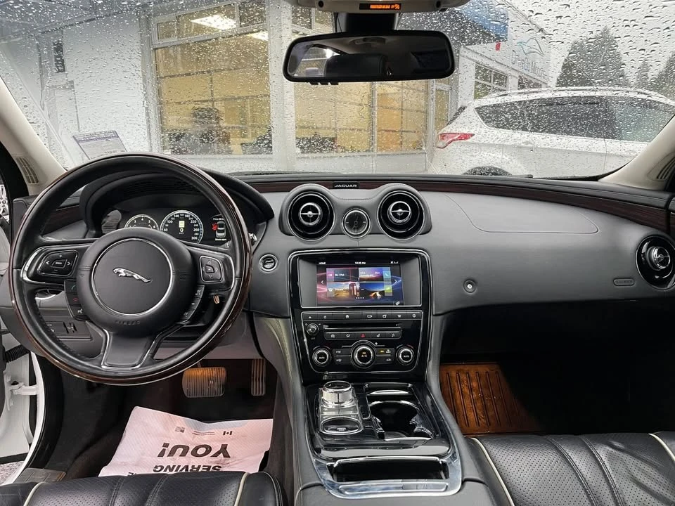 2016 Jaguar X351 XJ - Image 10 of 15