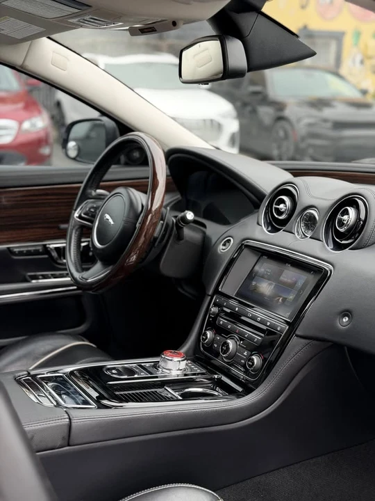 2016 Jaguar X351 XJ - Image 18 of 18