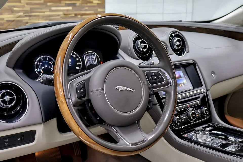 2016 Jaguar X351 XJ - Image 13 of 20