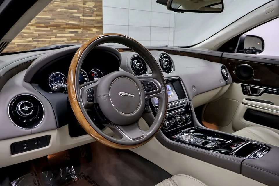 2016 Jaguar X351 XJ - Image 10 of 20