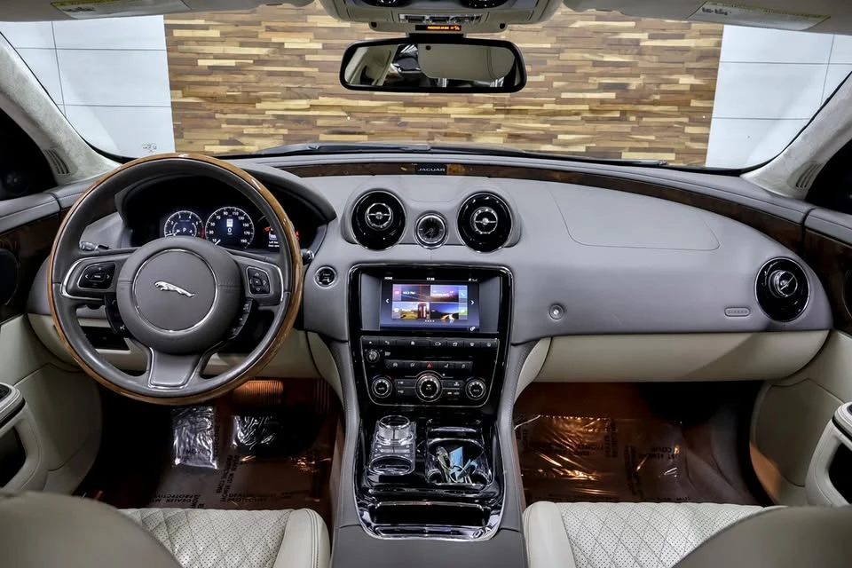 2016 Jaguar X351 XJ - Image 11 of 20