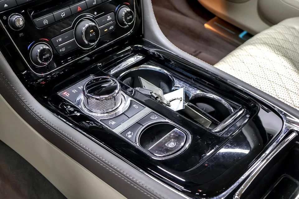 2016 Jaguar X351 XJ - Image 17 of 20